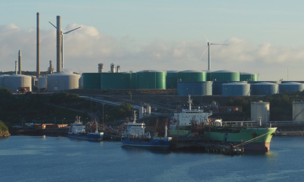 Preemraffs utbyggnad har blivit ett dilemma för regeringen.