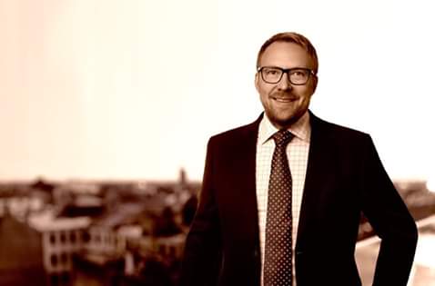 Denna bild har ett alt-attribut som är tomt. Dess filnamn är henrik-sundstrocc88m.jpg